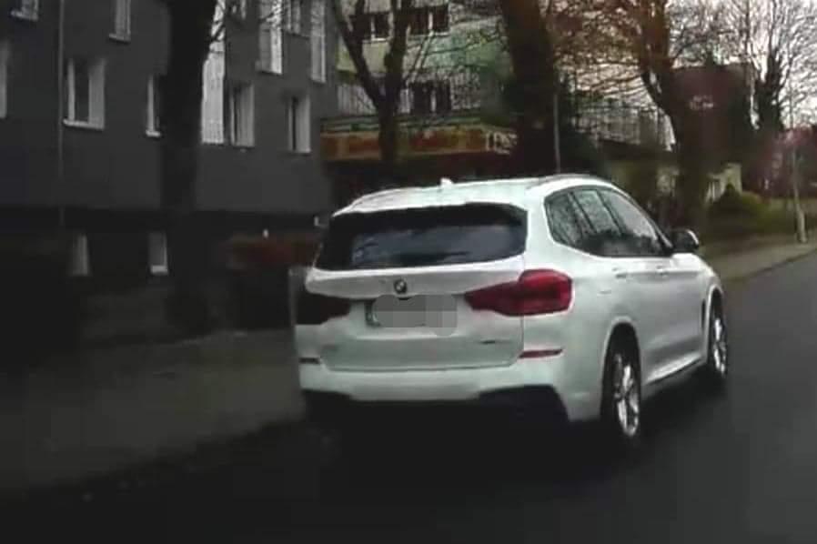 Nie róbcie tak na drodze! 2 wykroczenia w jednym czasie (video)