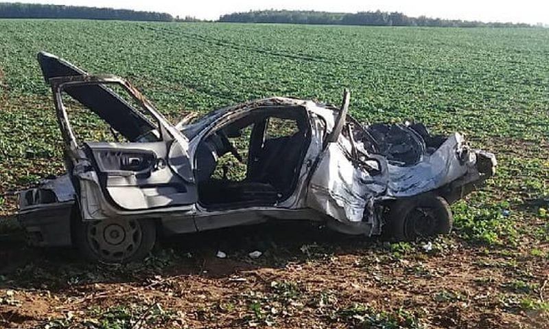 BMW wypadło z drogi. Kierowca w szpitalu