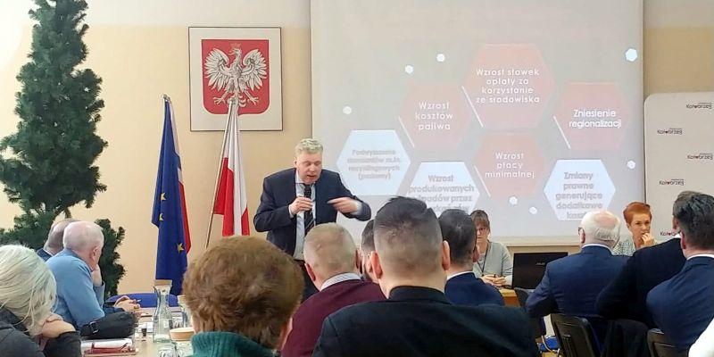Wspólnoty mieszkaniowe o problemie sortowania odpadów i podwyżkach. „Stoimy pod ścianą