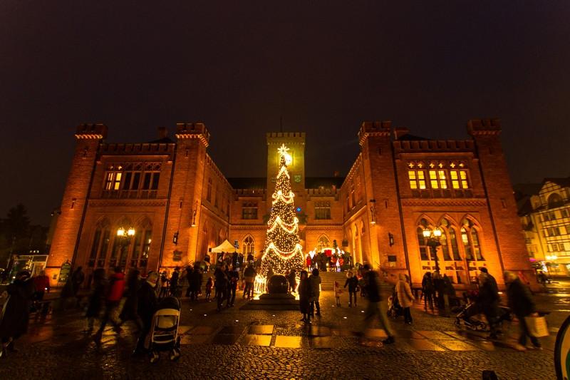 Miejska choinka już świeci (Foto)