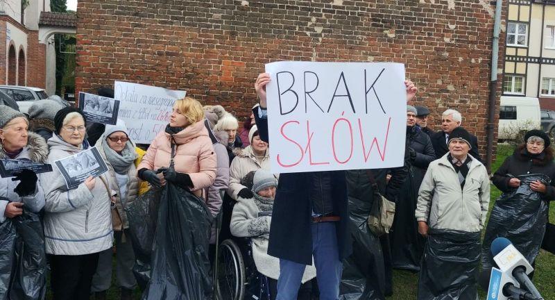 „Brak słów