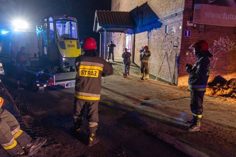 Wyciek gazu na Basztowej. Przez całą noc miejsce zabezpieczali strażacy