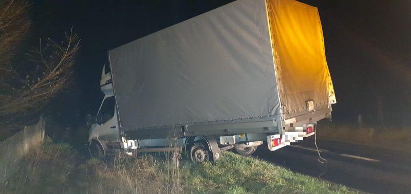 Nietrzeźwy kierowca wypadł z drogi