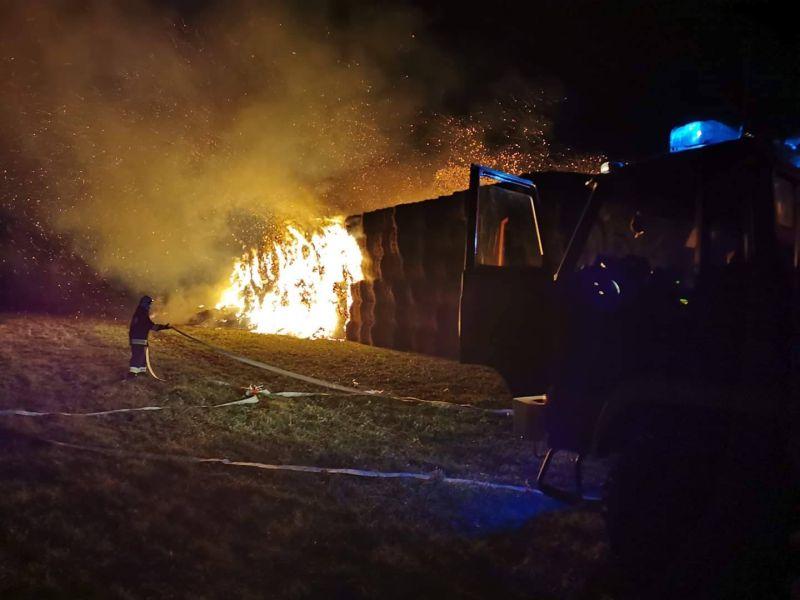 Straż wezwana do pożaru. W nocy paliło się niedaleko Siemyśla