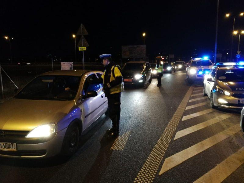 Akcja „Trzeźwy Poranek”. Policja sprawdziła 828 kierowców, jeden wydmuchał blisko promil...