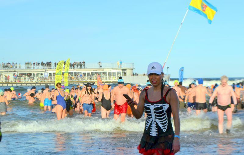 Wielkie Morsowanie w Bałtyku. Festiwal kąpieli w zimnej wodzie zakończony (Foto, Wideo)