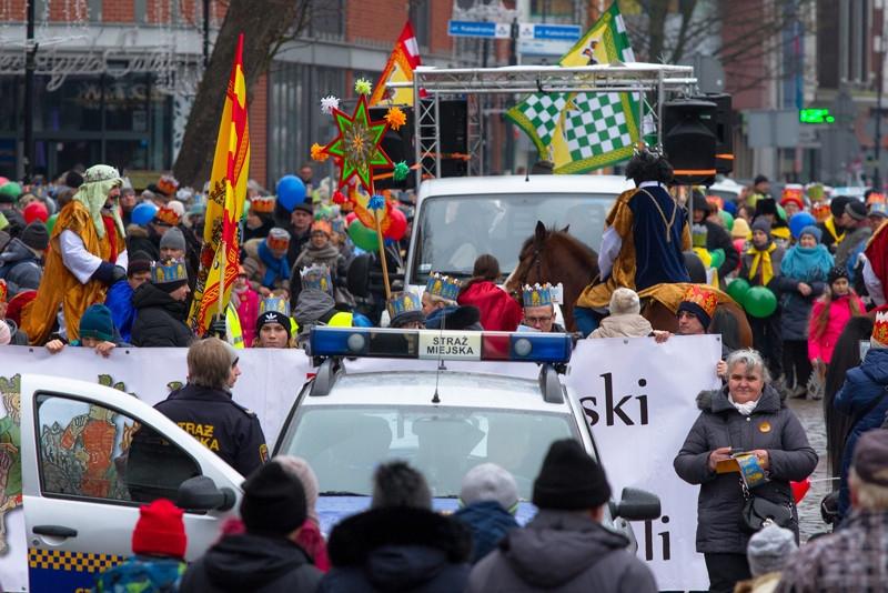 Trzej Królowie i wierni przeszli ulicami Kołobrzegu. Zobacz czy znajdziesz się na zdjęciach 