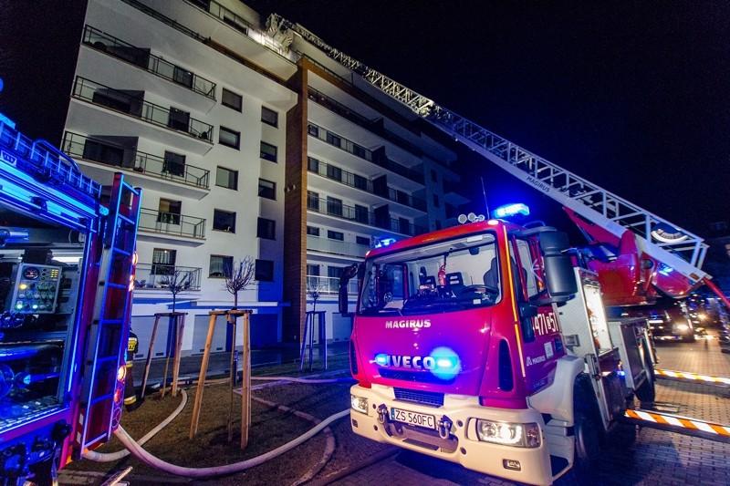 Płonęło mieszkanie na ulicy Szpitalnej w Kołobrzegu. Nowe fakty i zdjęcia