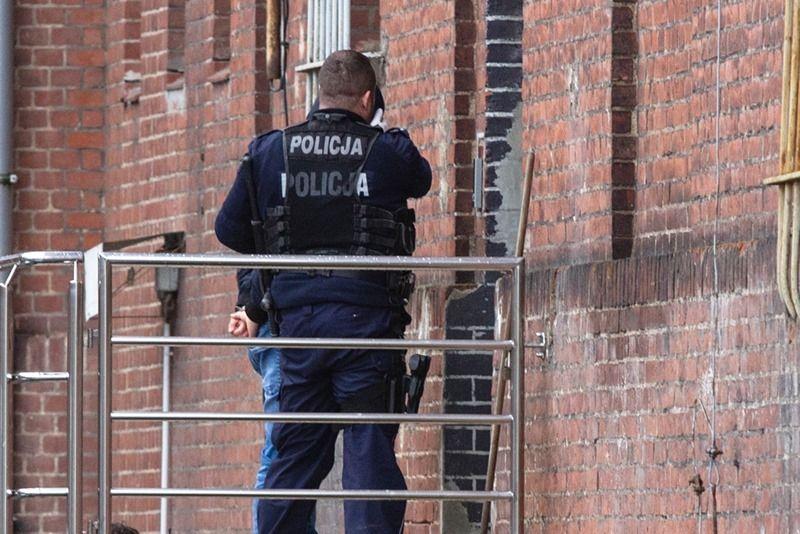 Poszukiwany ukrył się u fryzjera. Został zatrzymany