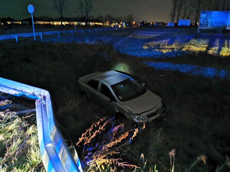 Toyota wypadła z drogi w okolicach Kądzielna (foto)