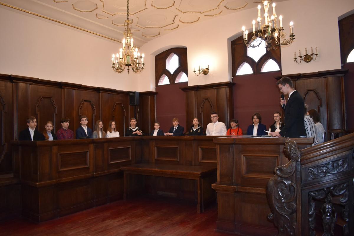 Pierwsza sesja Młodzieżowej Rady Miasta. Młodzi wybrali prezydium