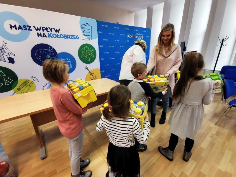 „Zbieraj nie wyrzucaj”. Zobacz ile baterii zebrali najmłodsi w ekologicznym konkursie (Foto)