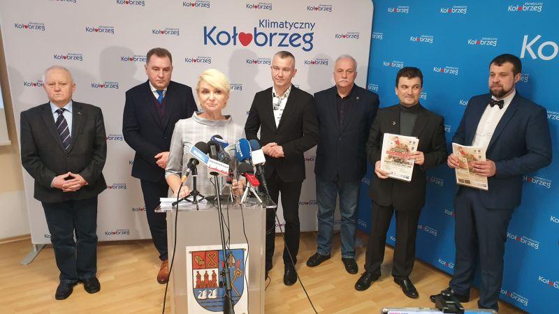 Prawie pół tysiąca rekonstruktorów i ponad 20 historycznych pojazdów. Zobacz szczegóły „Boju o Kołobrzeg” (wideo)