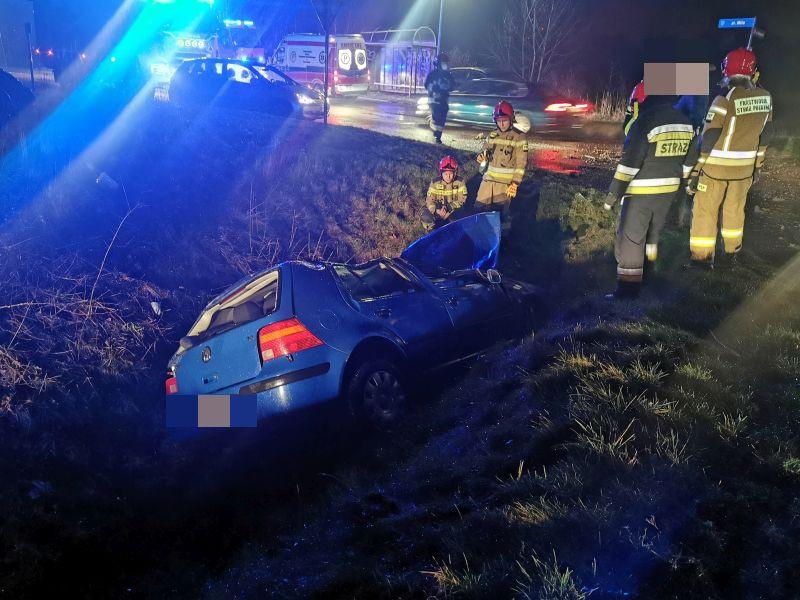 Volkswagen dachował w okolicy Niekanina (foto)