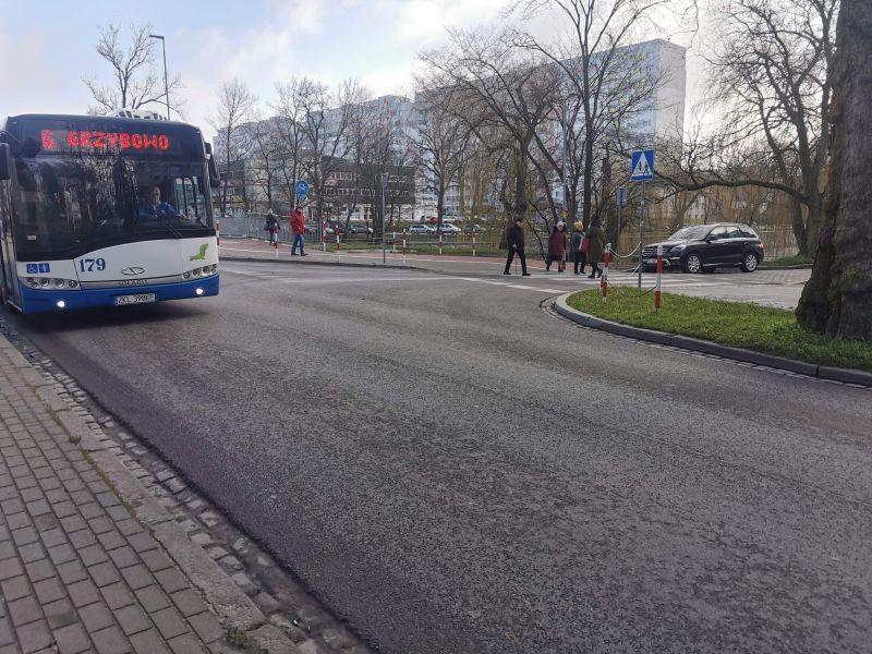 Rondo, sygnalizacje świetlne i przejścia dla pieszych. Zobacz propozycje zmian w ruchu