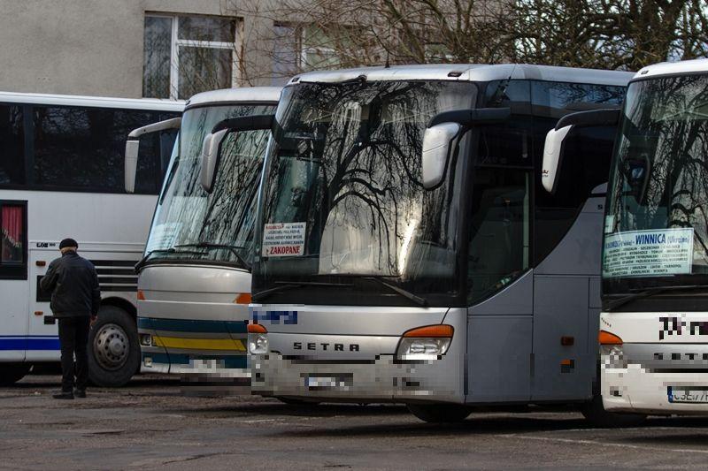 Kto wysiadał w Kołobrzegu z autokaru, którym jechał pacjent „zero”? Wojewódzki sanepid komentuje pogłoski