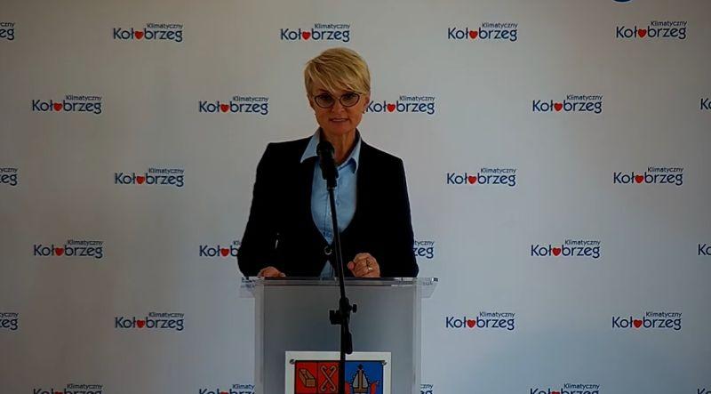 Prezydent: urząd pracuje, ale w okrojonym składzie. Większość spraw można załatwić zdalnie (video)