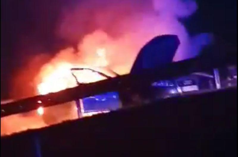 Akcja straży na obwodnicy. Samochód zapalił się w trakcie jazdy (foto,video)