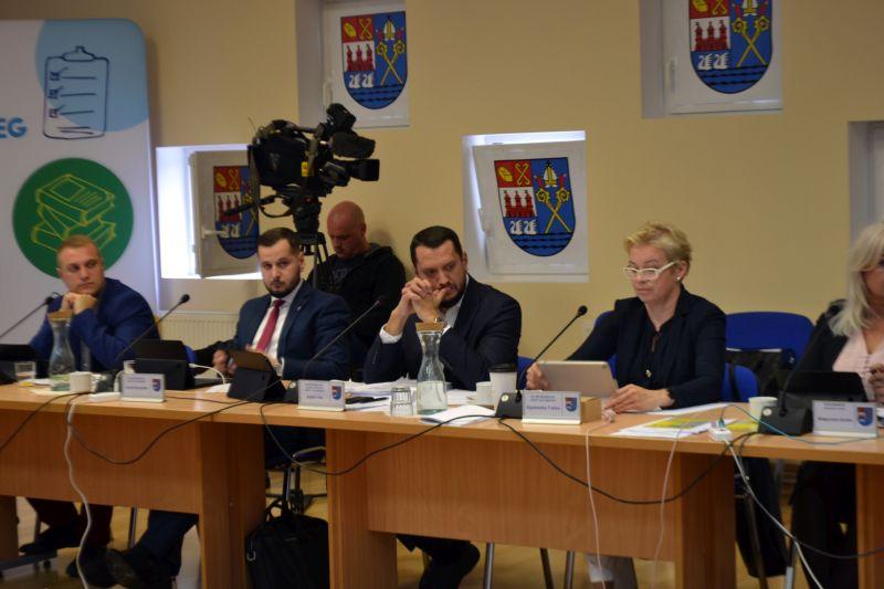 Będzie sesja nadzwyczajna. Na niej m.in. uchwały śmieciowe i pakiet pomocowy dla przedsiębiorców (video)