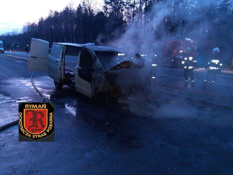 Mercedes stanął w płomieniach na krajowej szóstce