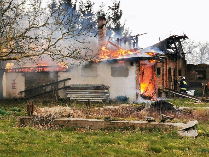 Pożar budynku w Dębogardzie (Foto, wideo)