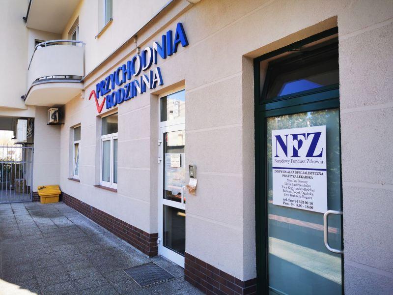Do rodzinnej przychodni z ul. Unii Lubelskiej trafiły ochronne przyłbice. Personel dziękuje za pomoc