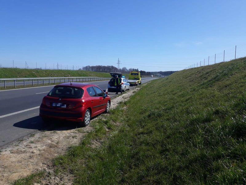 Ktoś porzucił pojazd na S6. Został odholowany na policyjny parking