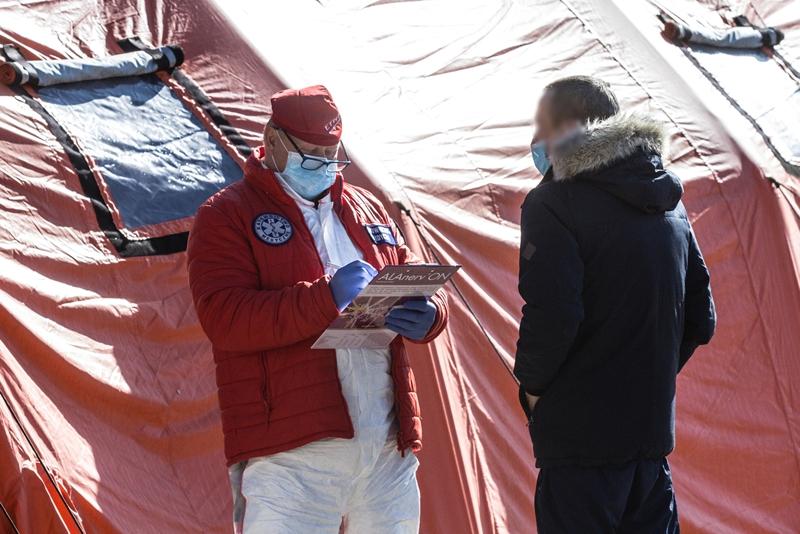 Przedłużenie restrykcji do 19 kwietnia, szkoły zamknięte do 26 kwietnia, obowiązek zasłaniania twarzy. Są nowe ustalenia rządu