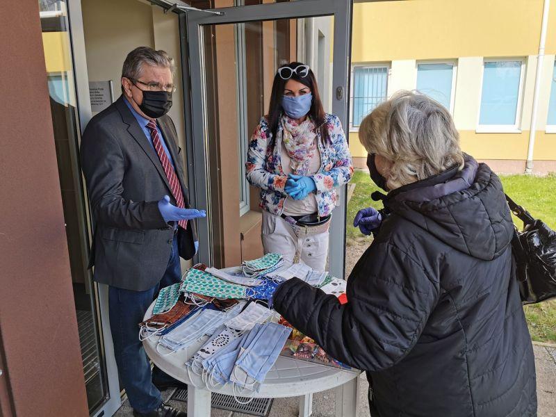 Bezpłatne maseczki w Kołobrzegu. Gdzie mogą je odebrać najbardziej potrzebujący?