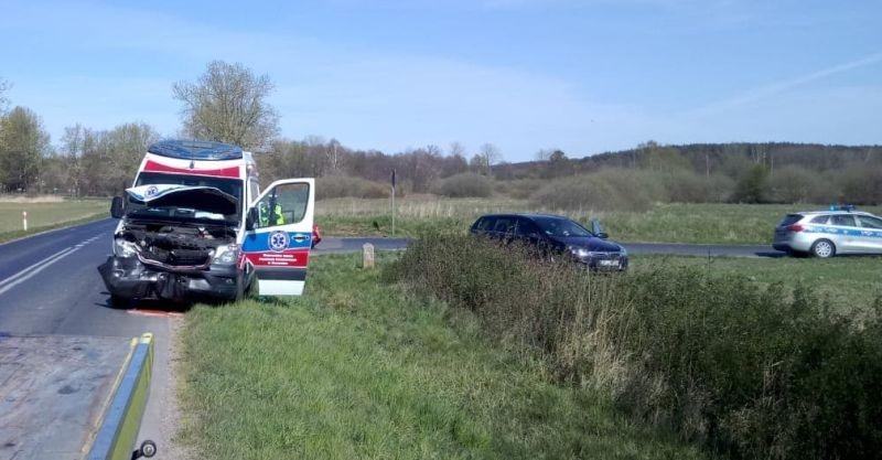 Kolizja karetki z osobówką