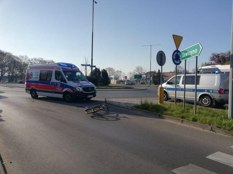 Rowerzysta jechał ulicą a nie ścieżką. Został potrącony przez samochód