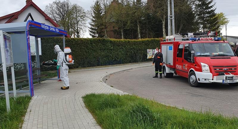 Strażacy odkażali przystanki (foto)