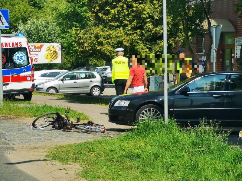 Ponownie rowerzystka potrącona przez samochód. 