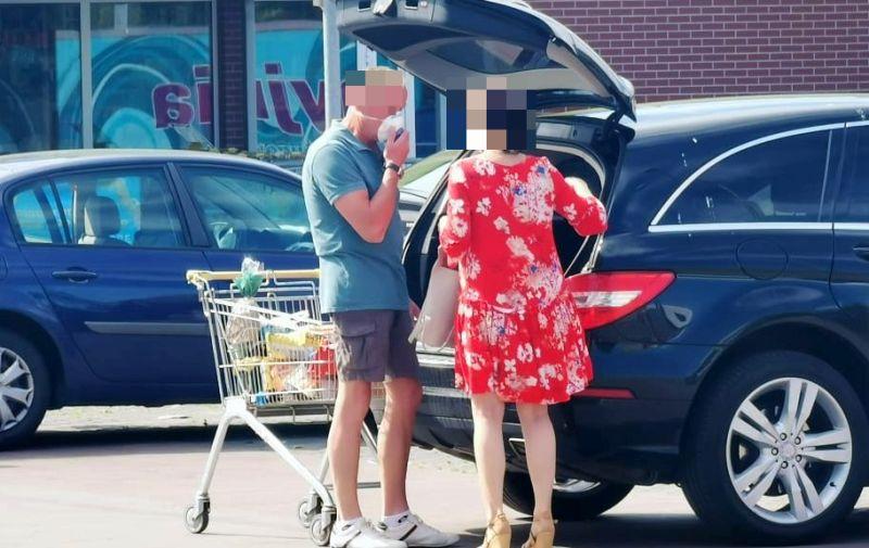 Sanepid kontroluje sklepy. Czy klienci otrzymują mandaty za brak maseczek? 