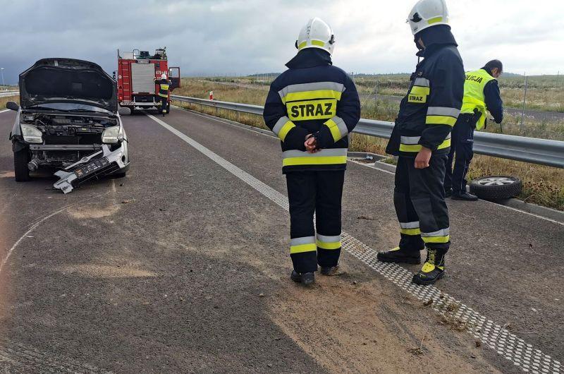 Kia uderzyła w bariery na S6. Są utrudnienia 