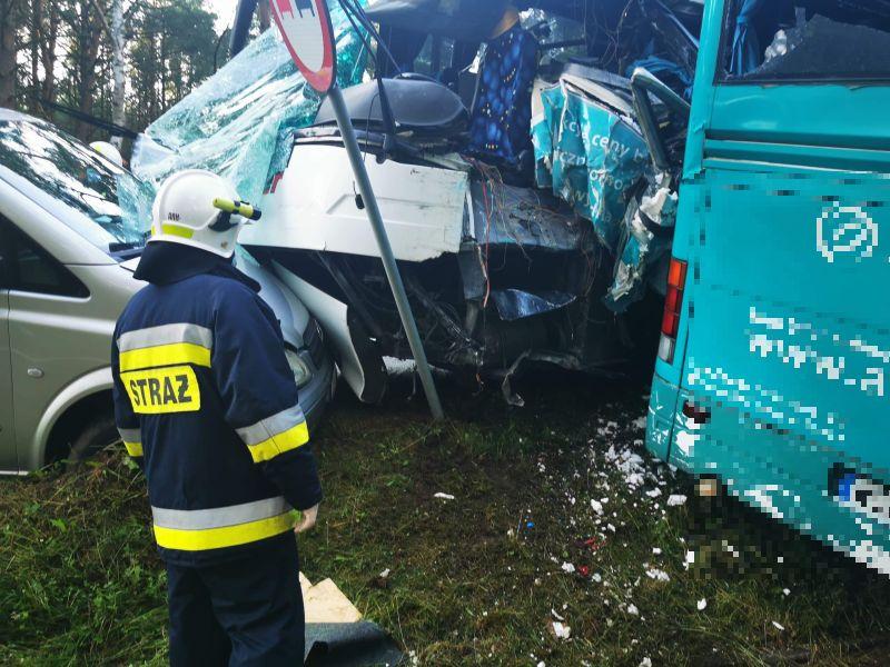 Zderzenie dwóch autokarów i osobówki. 10-letnie dziecko zabrane śmigłowcem do szpitala (Foto) 