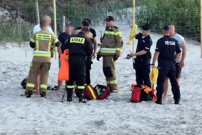Trzech mężczyzn nie mogło wrócić na brzeg. Jednego fale rzuciły an drewniane ostrogi