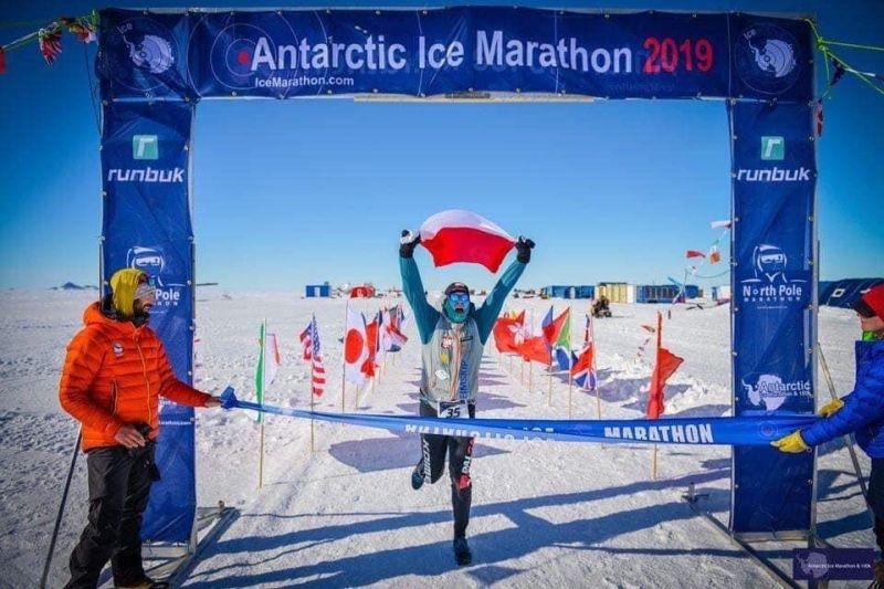 Przebiegł maraton na Antarktydzie. Teraz biegnie 80 km po wymarzony rower dla 13-letniego Karola 