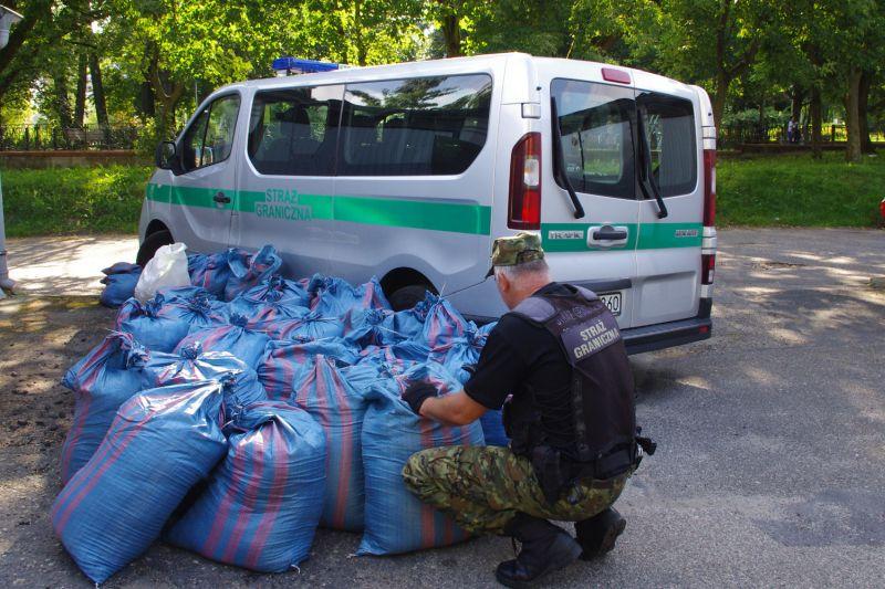 Garaż wypełniony nielegalnym towarem wartym przeszło 540 tys. zł
