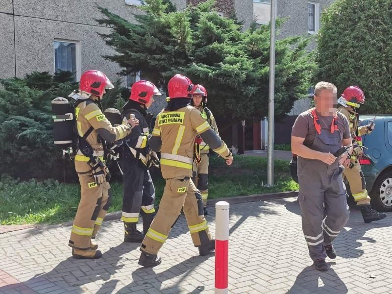 W bloku przy Czarnieckiego ulatniał się gaz. Służby sprawdzały mieszkania