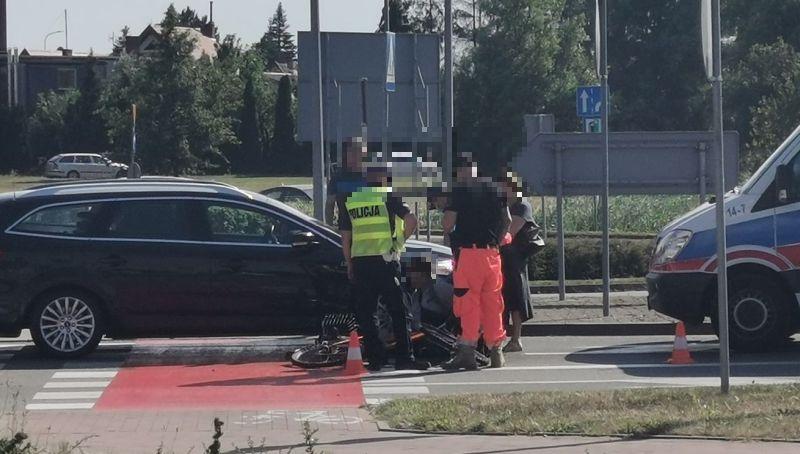 Potrącenie rowerzysty na rondzie