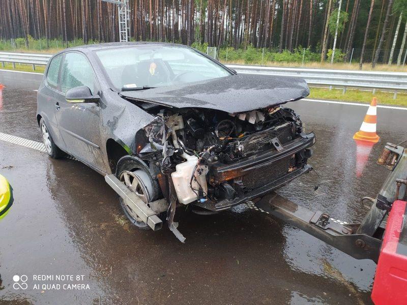 VW wjechał w barierki na S6 (foto)