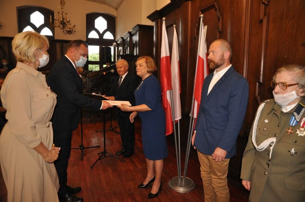Honorowe odznaczenia i wyróżnienia za pracę za rzecz organizacji kombatanckich