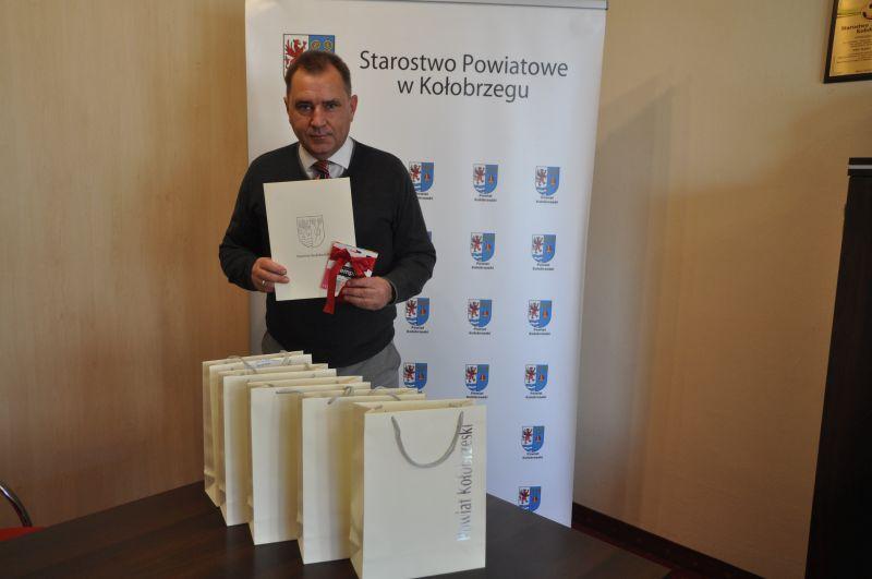 Najlepsi uczniowie wyróżnieni przez starostę 