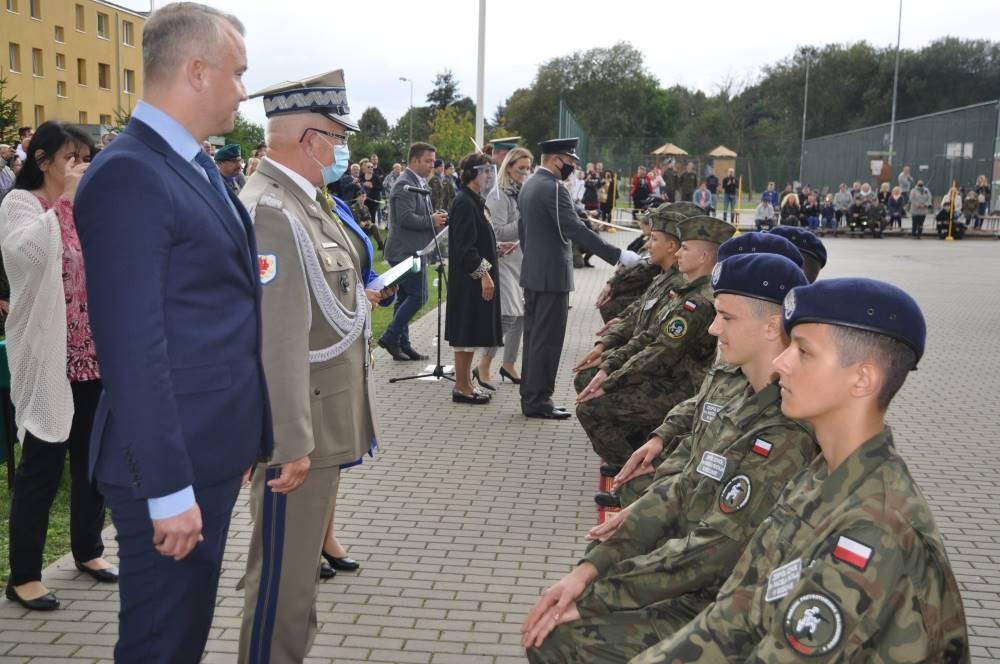 Święto szkoły i ślubowanie pierwszoklasistów (foto)