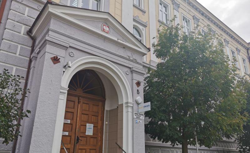 Zamknięta szkoła przy ul. Piastowskiej. Zakażony nauczyciel, wprowadzono naukę zdalną