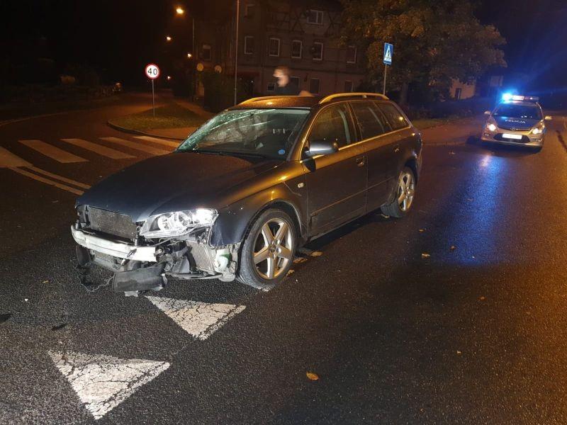 Rozbił swój i inne samochody. Policja wyjaśnia czy prowadził pijany