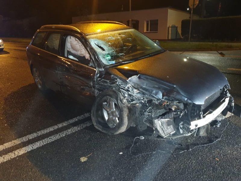 Sprawca kolizji mógł byl pijany. Rozbił łącznie trzy samochody
