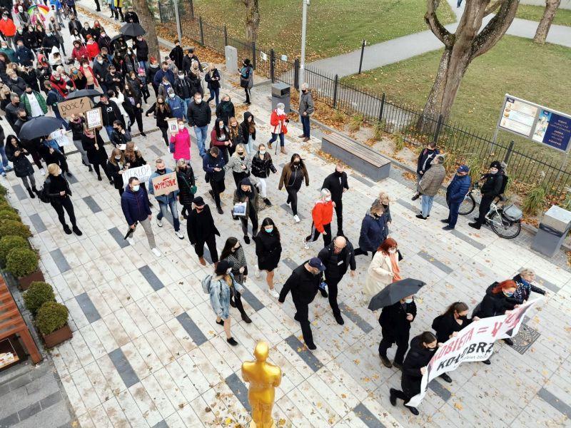 Kołobrzeg protestował dwa razy. Kilkaset osób na manifestacji przy molo (foto, wideo)