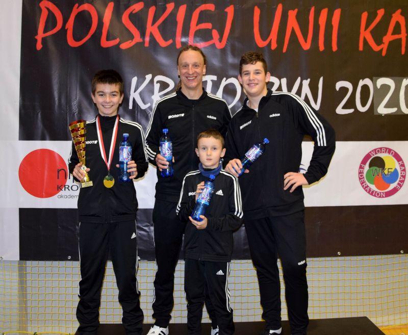 Wiktor Wojarski z Pucharem Polski w karate